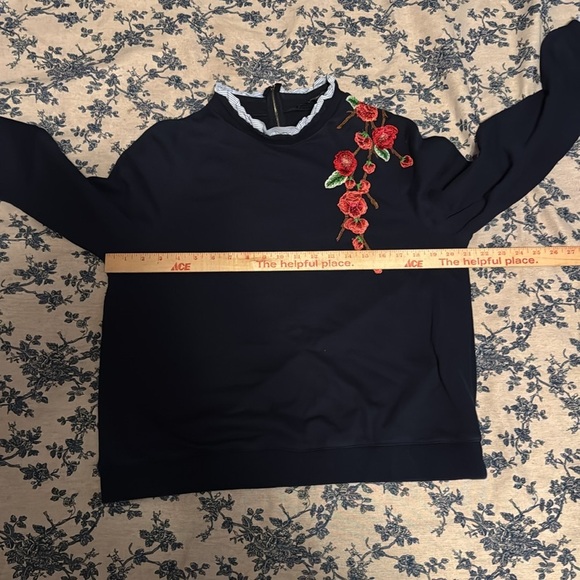 Floral Embroidered Sweater - Picture 4 of 5